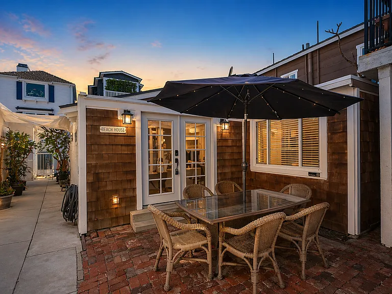 Private patio with outdoor dining_perfect for family meals