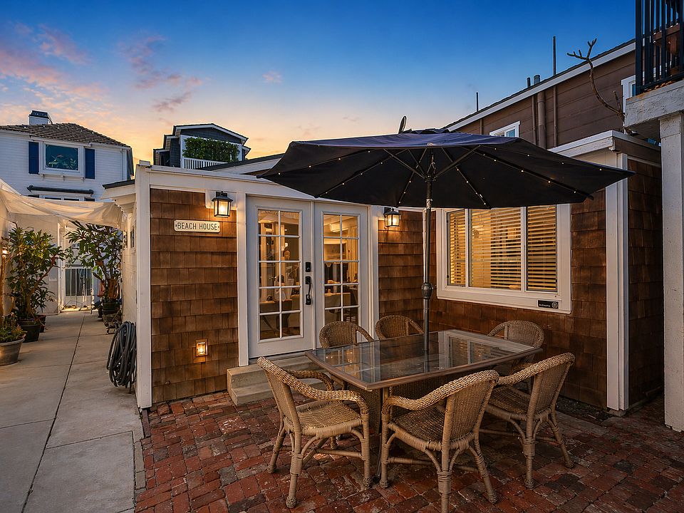 Private patio with outdoor dining_perfect for family meals