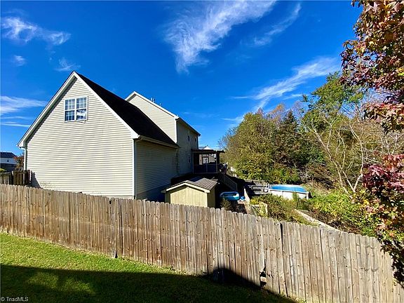 4th image of 427 Fernway Dr