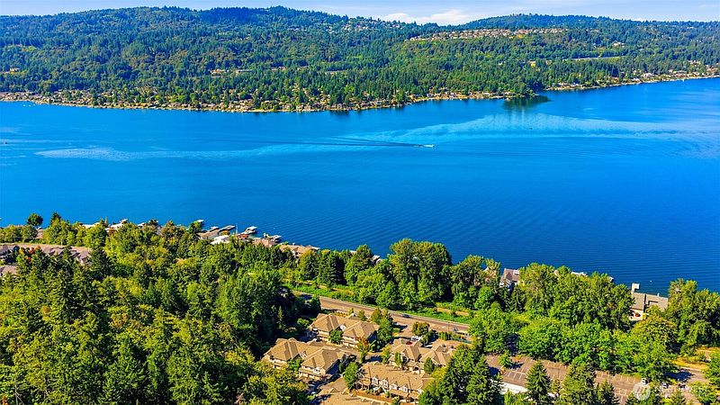 2nd image of 3500 E Lake Sammamish Parkway SE #3-103