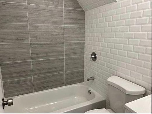 1st image of 7622 Grand Central Pkwy #4RR