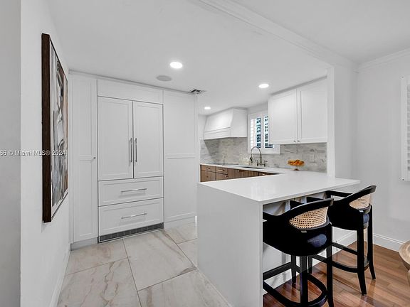 5th image of 836 Madrid St