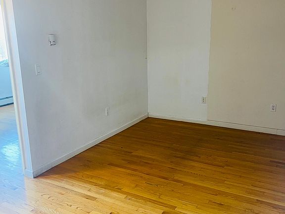 4th image of 14107 Cherry Ave #7