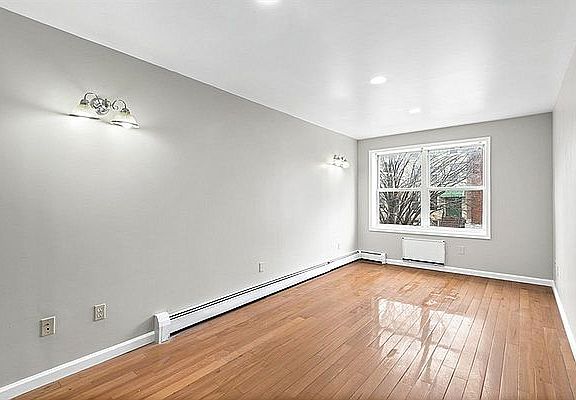 3rd image of 71 Clermont Ave #G