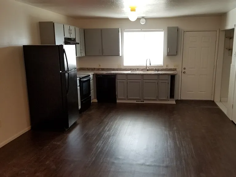 3 Bedroom Kaysville Duplex! — Photo 8