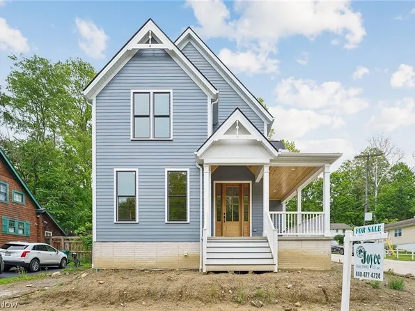 295 S Franklin St, Chagrin Falls, OH 44022