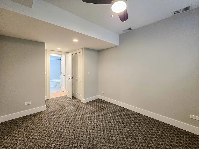 4839 1/2 N Wolcott Ave #G — Photo 11
