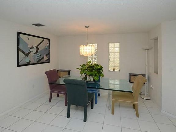 5th image of 9851 Fairway Cove Ln