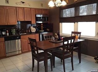 85 Primrose Ln, Paramus, NJ 07652