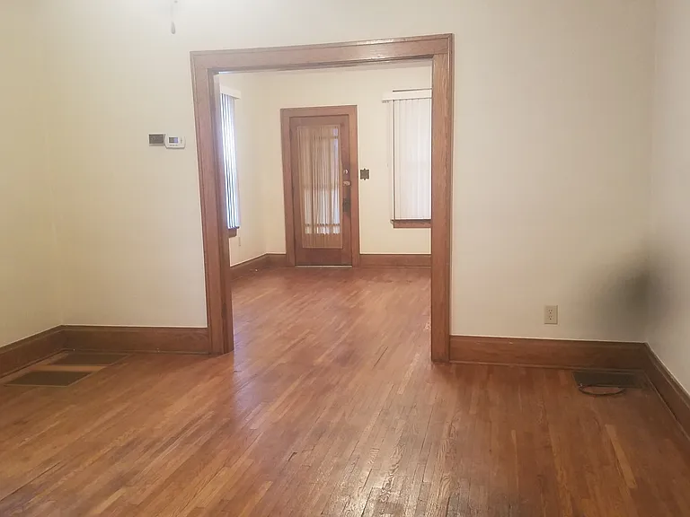 2842 Indianola Ave — Photo 2