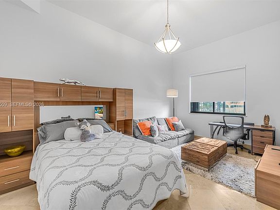 5th image of 540 Brickell Key Dr #777
