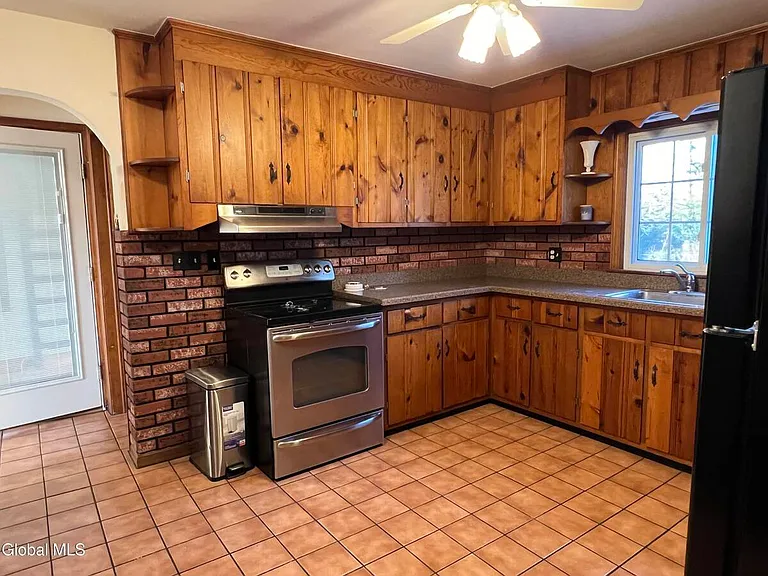 24 Venezio Ave — Photo 3