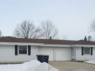 907 Black Bridge Rd, Janesville, WI 53545