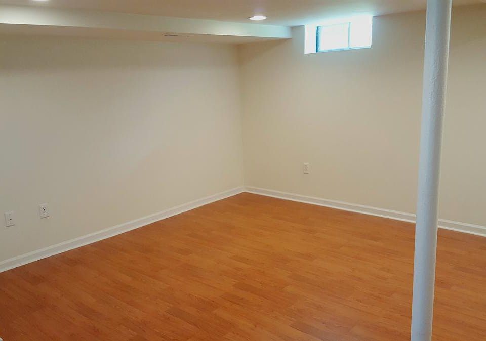 living room, 12.5' x 13'