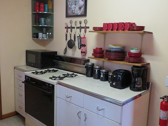 Kitchen, stove