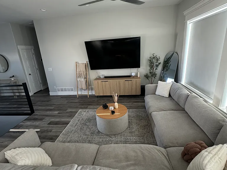 4184 Ventura Ave — Photo 6