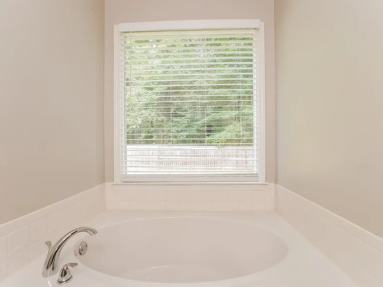 35 Riverside Ct — Photo 12