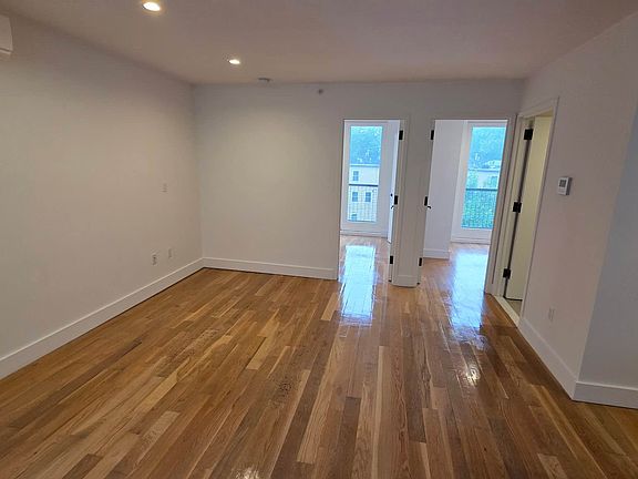 4th image of 10 Lexington Ave APT 4M