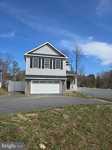 274 Oak Ave Photo 1