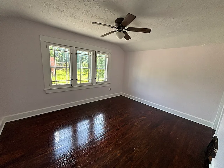 802 W La Clede Ave — Photo 4