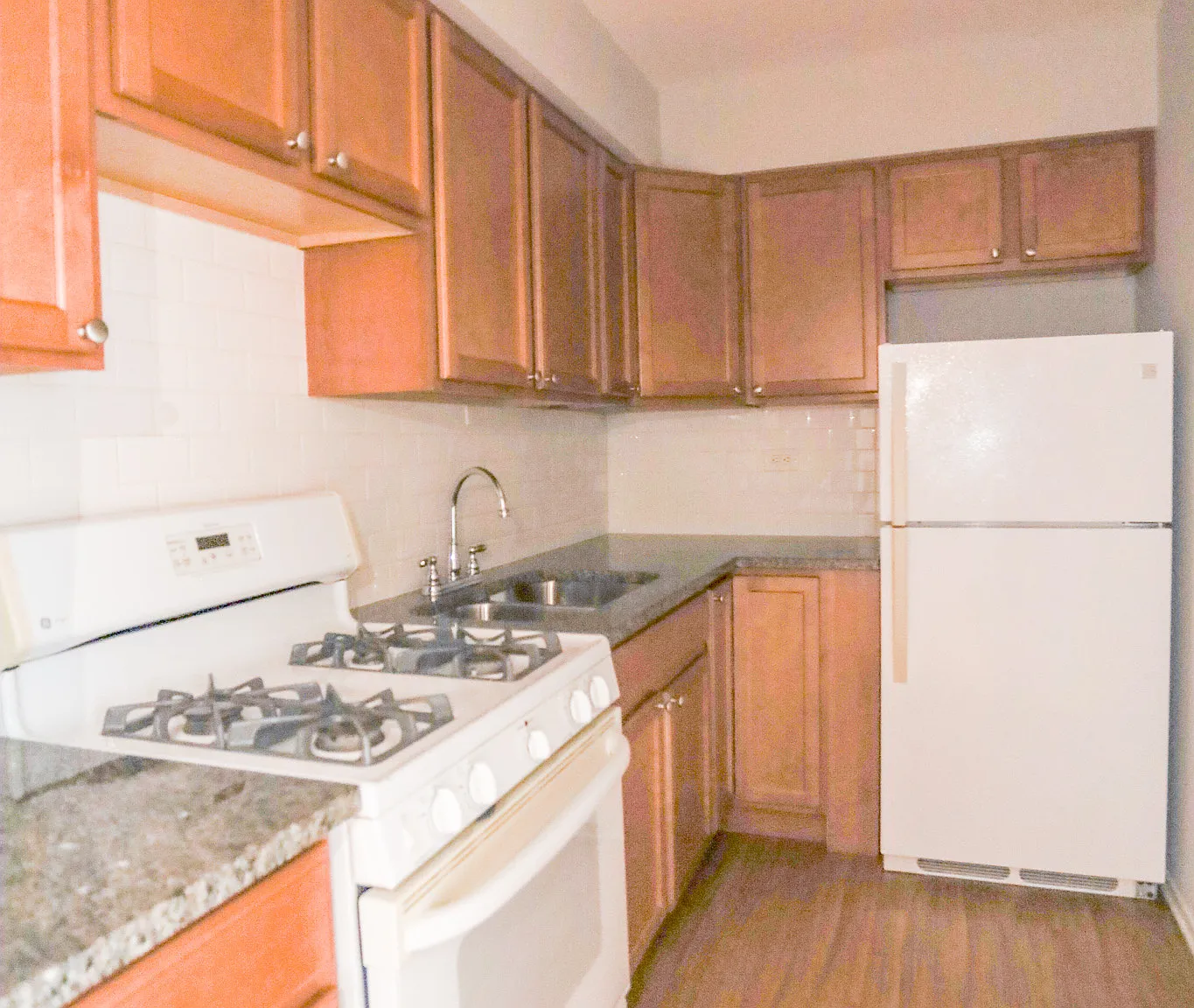 2 bed, 900 sqft, $2,950 — Photo 2
