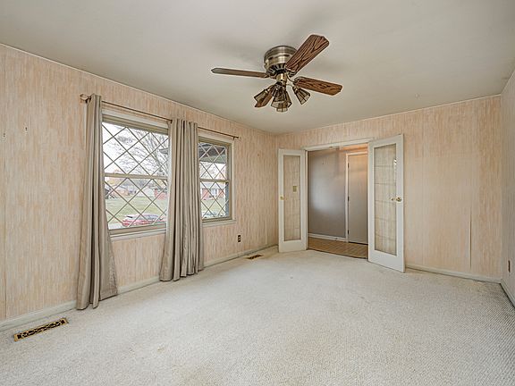 5th image of 7674 Sheila Dr