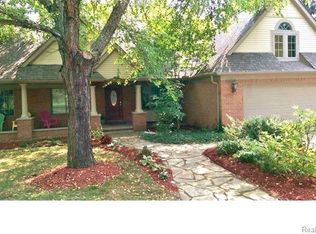717 Chris Ln, Ortonville, MI