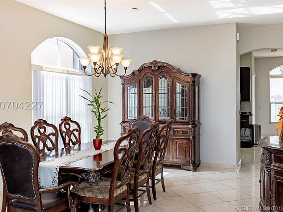 4th image of 3766 SW 50th St