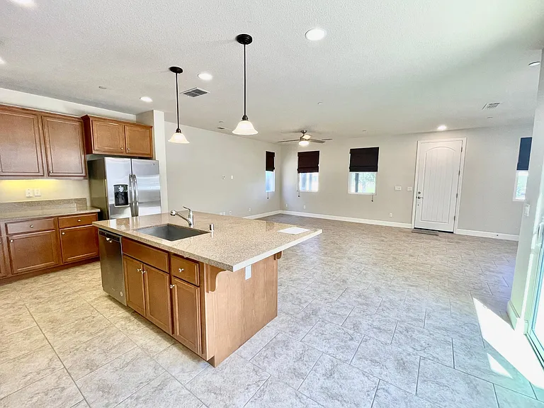 1736 Parkway Dr N — Photo 10