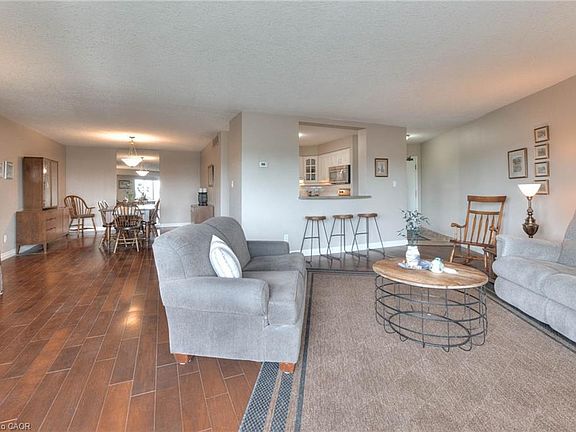 2nd image of 250 Glenridge Dr #606