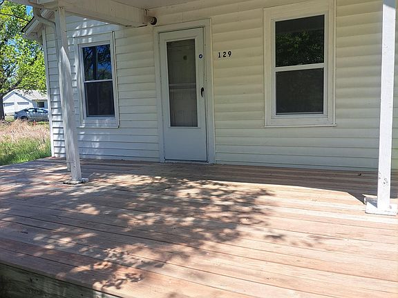 3rd image of 129 Edwards St