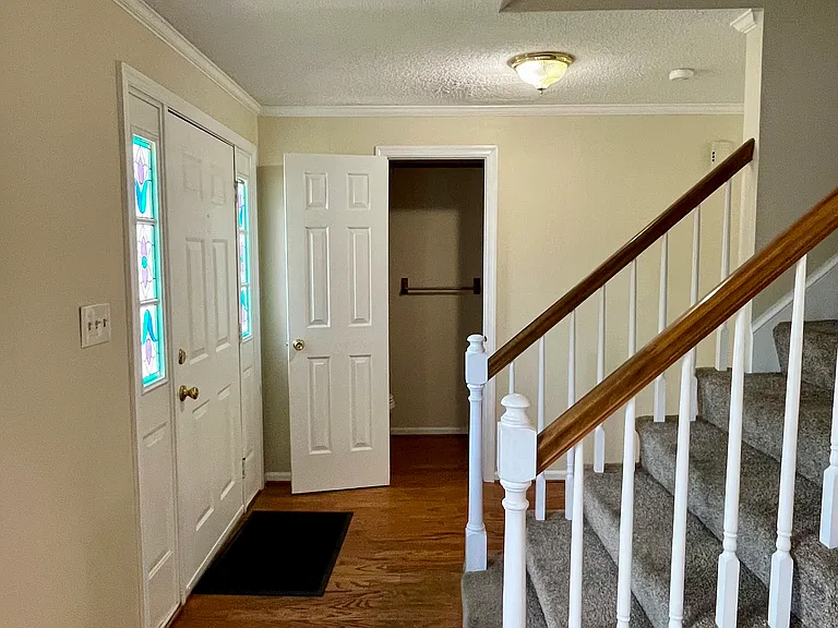 901 Fairborn Cir — Photo 8
