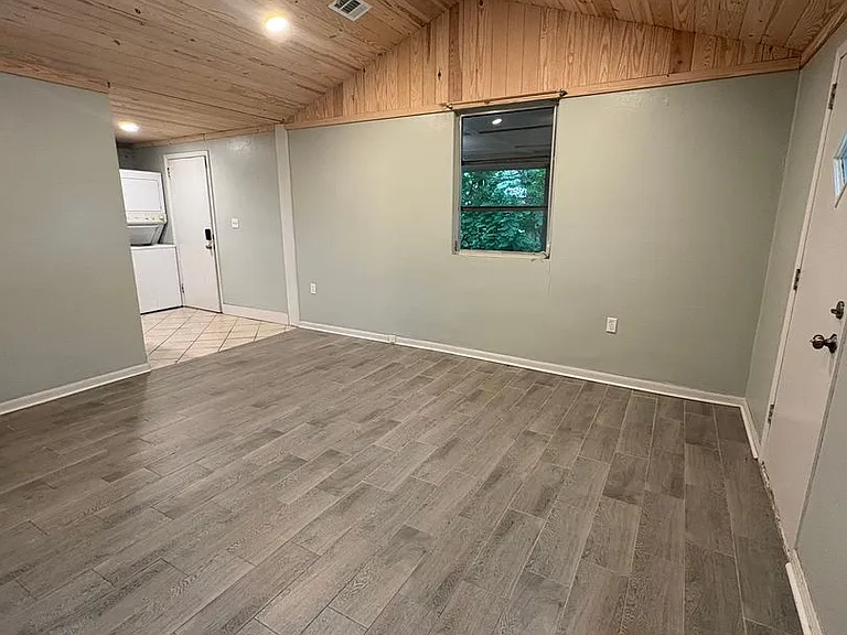 2538 Cleveland Rd — Photo 2