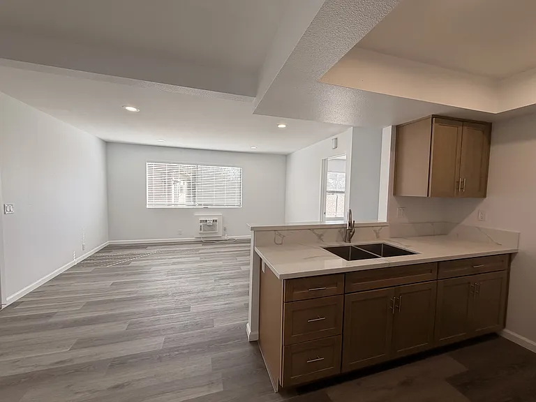2843 C St #10 — Photo 4
