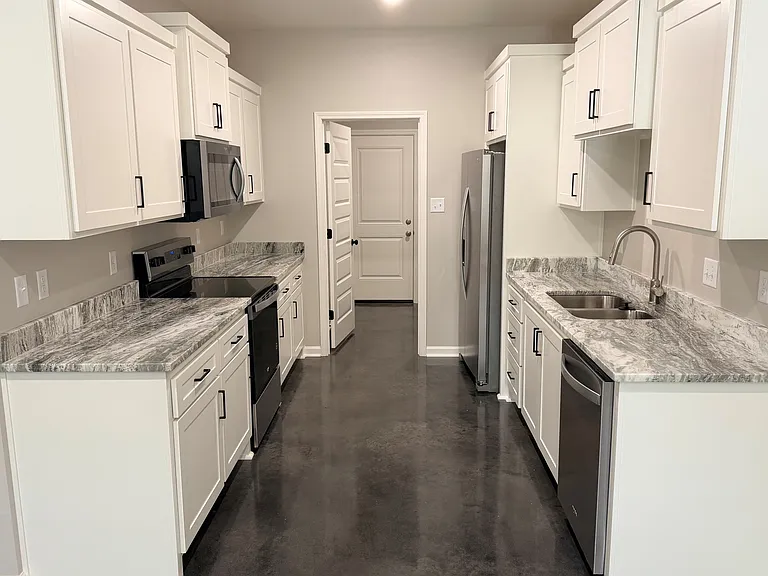 1700 Oakwood Dr #1700 — Photo 3