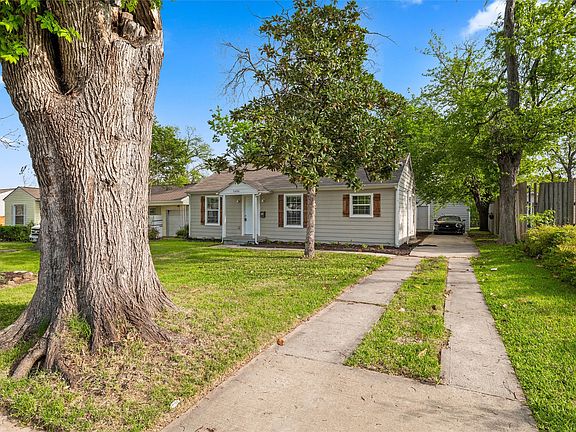 4th image of 1606 Davis Blvd