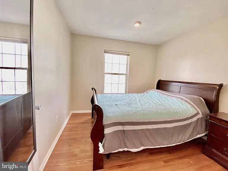 240 William Livingston Ct — Photo 23