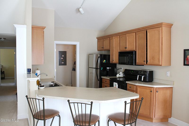 5th image of 15 Ellis Avenue #8