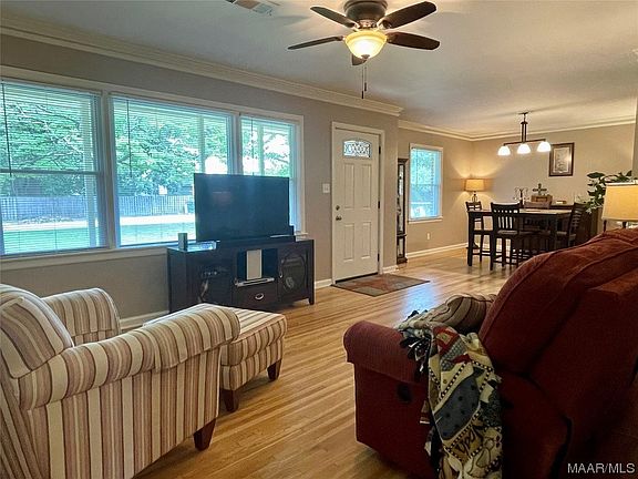 3rd image of 3868 Johnstown Dr