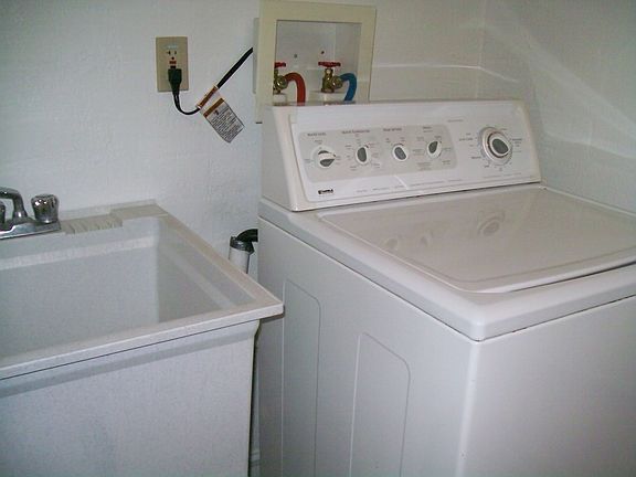 3rd image of 54 Poinsettia Dr
