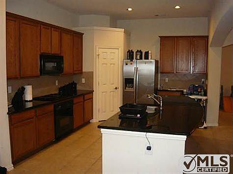 4th image of 645 Martin Dr