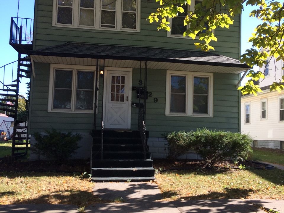 Off street parking and city parking in rear