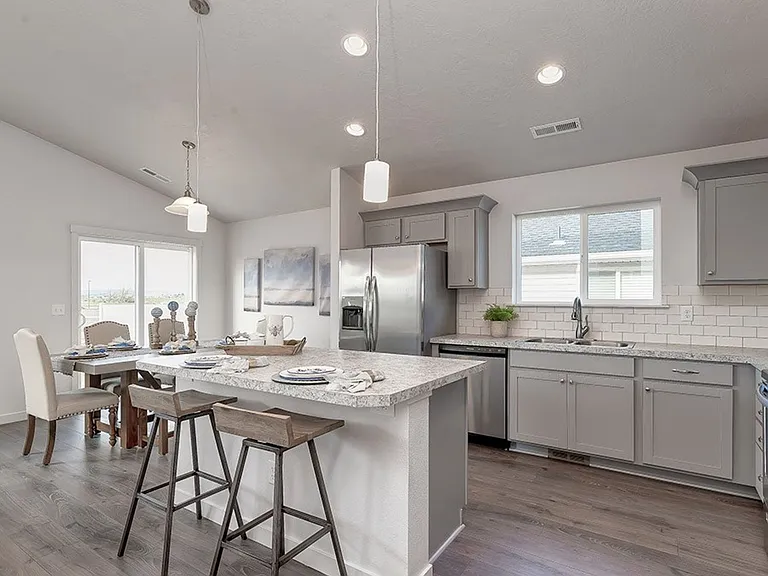7589 E Declaration Dr — Photo 2
