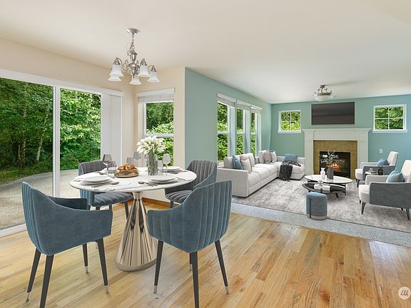 Breakfast Nook off Kitchen & Living Room>