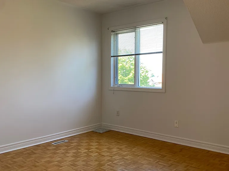 169 Matthew Dr #UPPER LEVEL — Photo 10