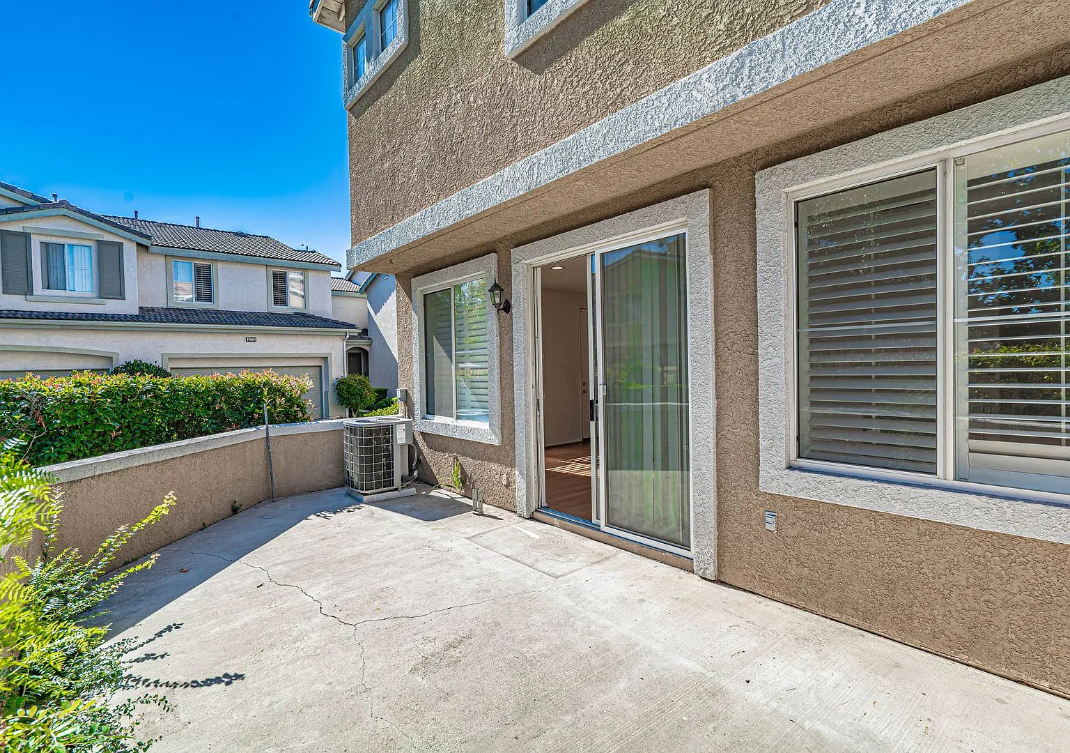 4 Bedroom Oaklane Townhome in Santa Clarita! — Photo 3