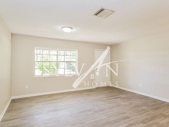 017-photo-living-room-11519837_08152022