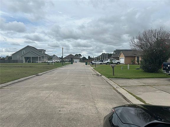 4th image of 18 Mary Ann Pl