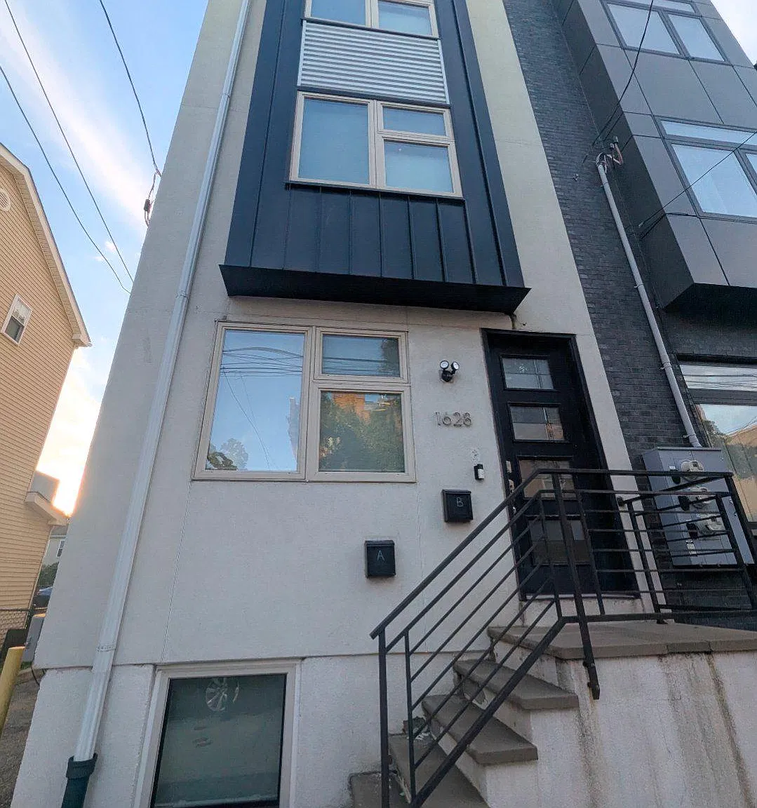 1628 N Marshall St — Photo 1
