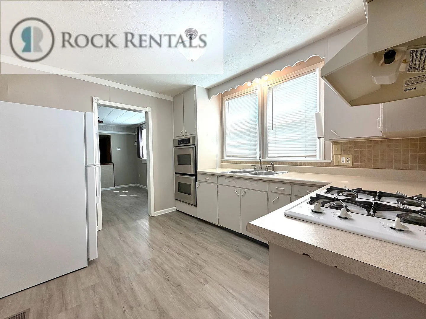 3 Bedroom 1 Bath House with Covered Parking — Photo 4
